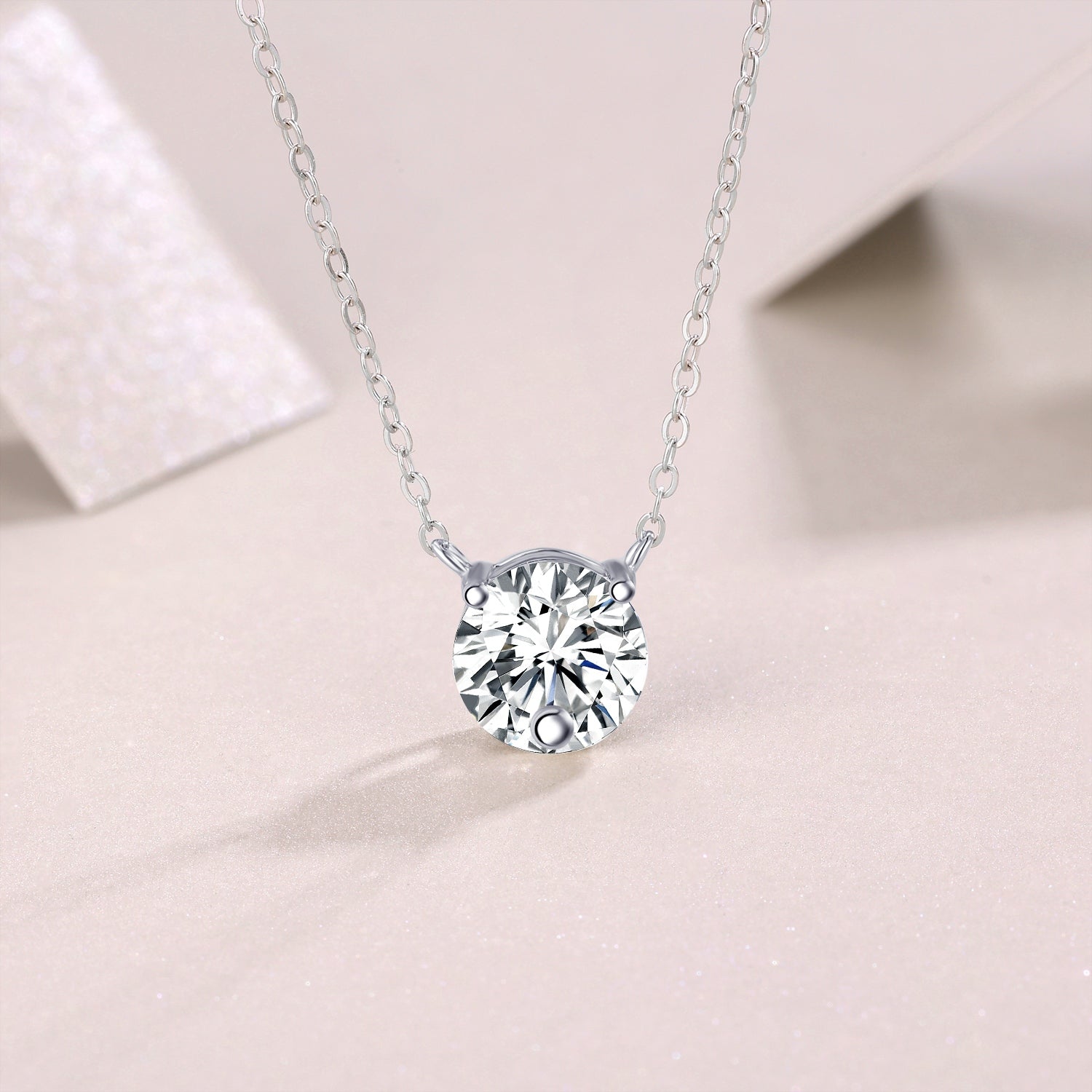1Love Of Time - A Fashionable And Luxurious Diamond Jewelry Piece Set With 2-carat Moissan Diamond S925 Sterling Silver And Platinum-plated Pendant