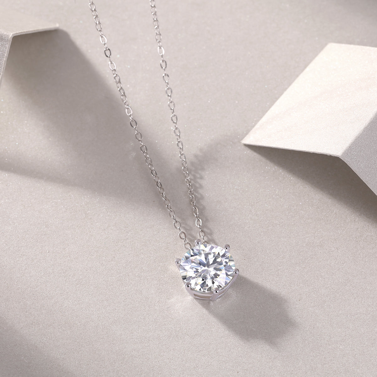 1Afternoon Rose - A Fashionable And Luxurious Diamond Jewelry Pendant Set With 1-carat, 2-carat And 3-carat Moissanite S925 Sterling Silver And Platinum Plating