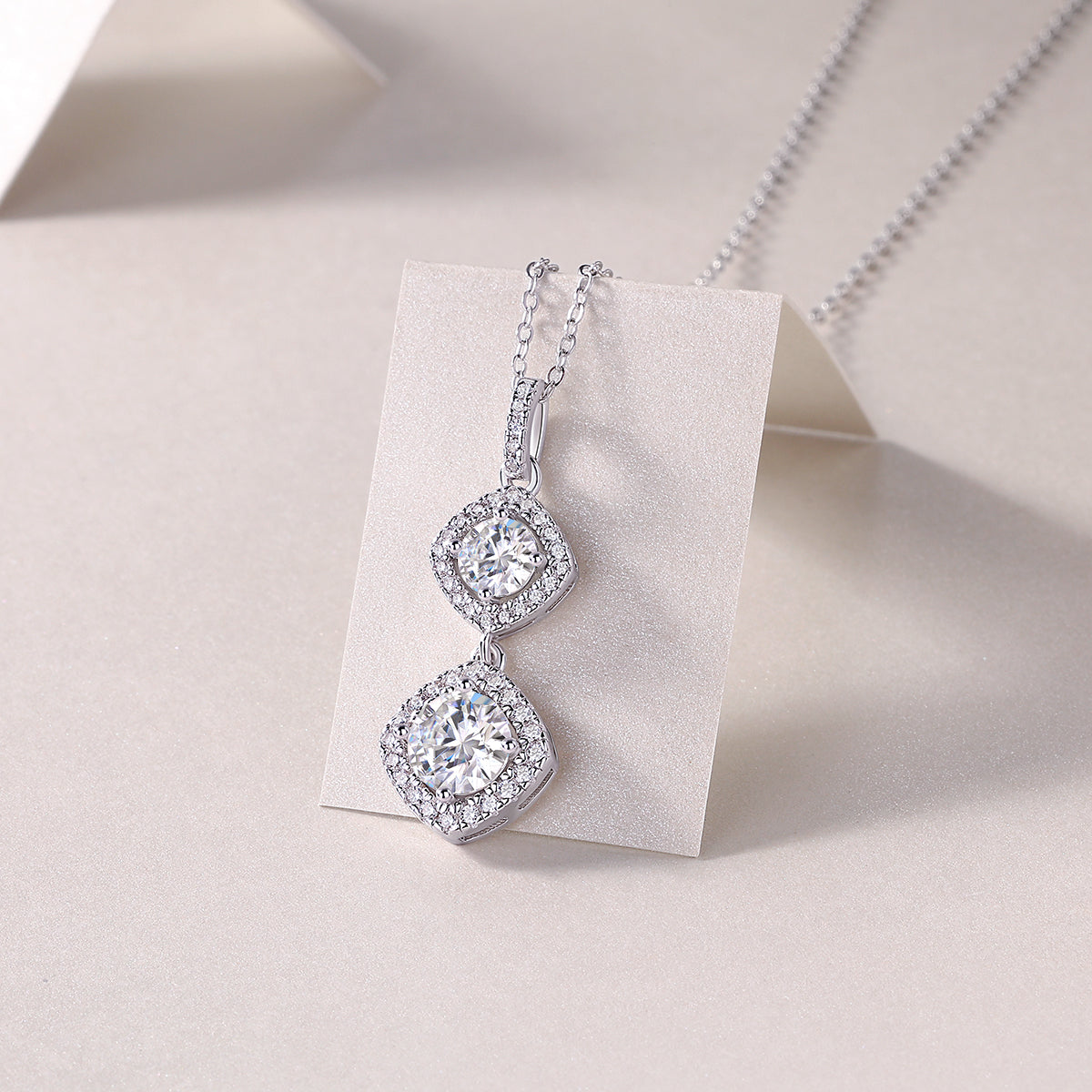 1Snowy Wonderland - A Fashionable And Luxurious Diamond Jewelry Pendant Set With 1-carat Moissanite S925 Sterling Silver And Platinum Plating