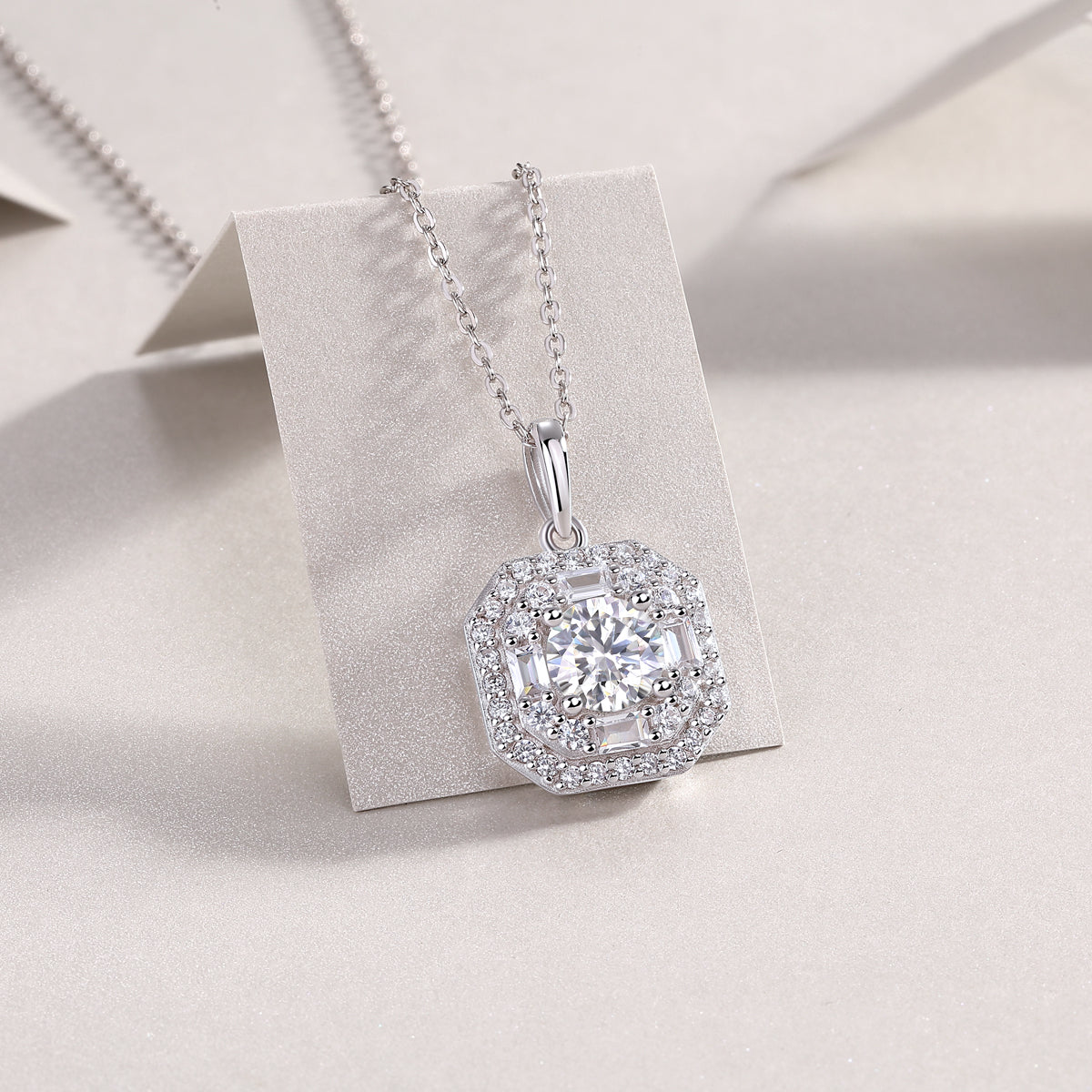 1Small Square Bag - A Fashionable And Luxurious Diamond Jewelry Piece Set With 1-carat Moissan Diamond S925 Sterling Silver And Platinum-plated Pendant