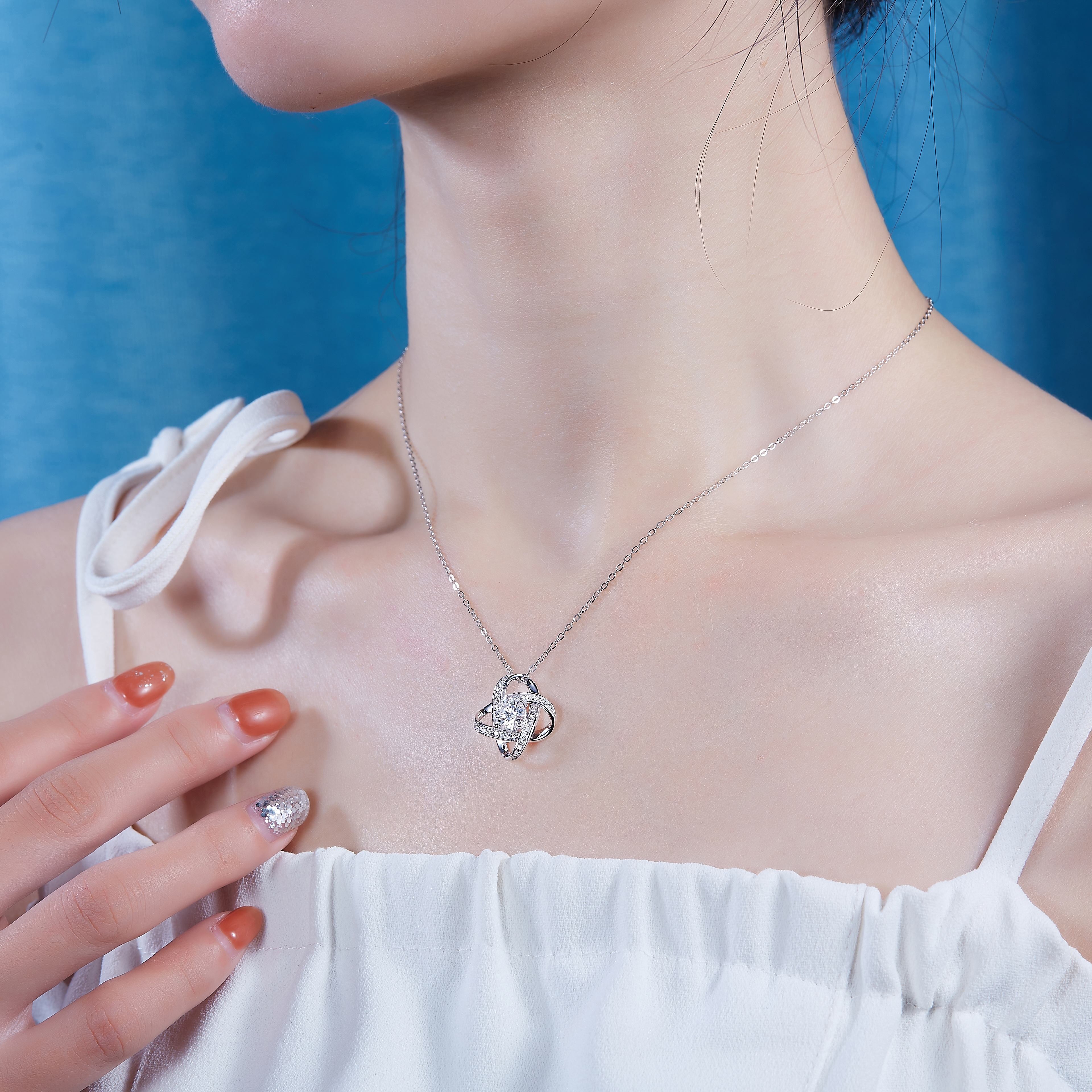 1Reciprocating - A Fashionable And Luxurious Diamond Jewelry Pendant Set With 1-carat Moissanite S925 Sterling Silver And Platinum Plating