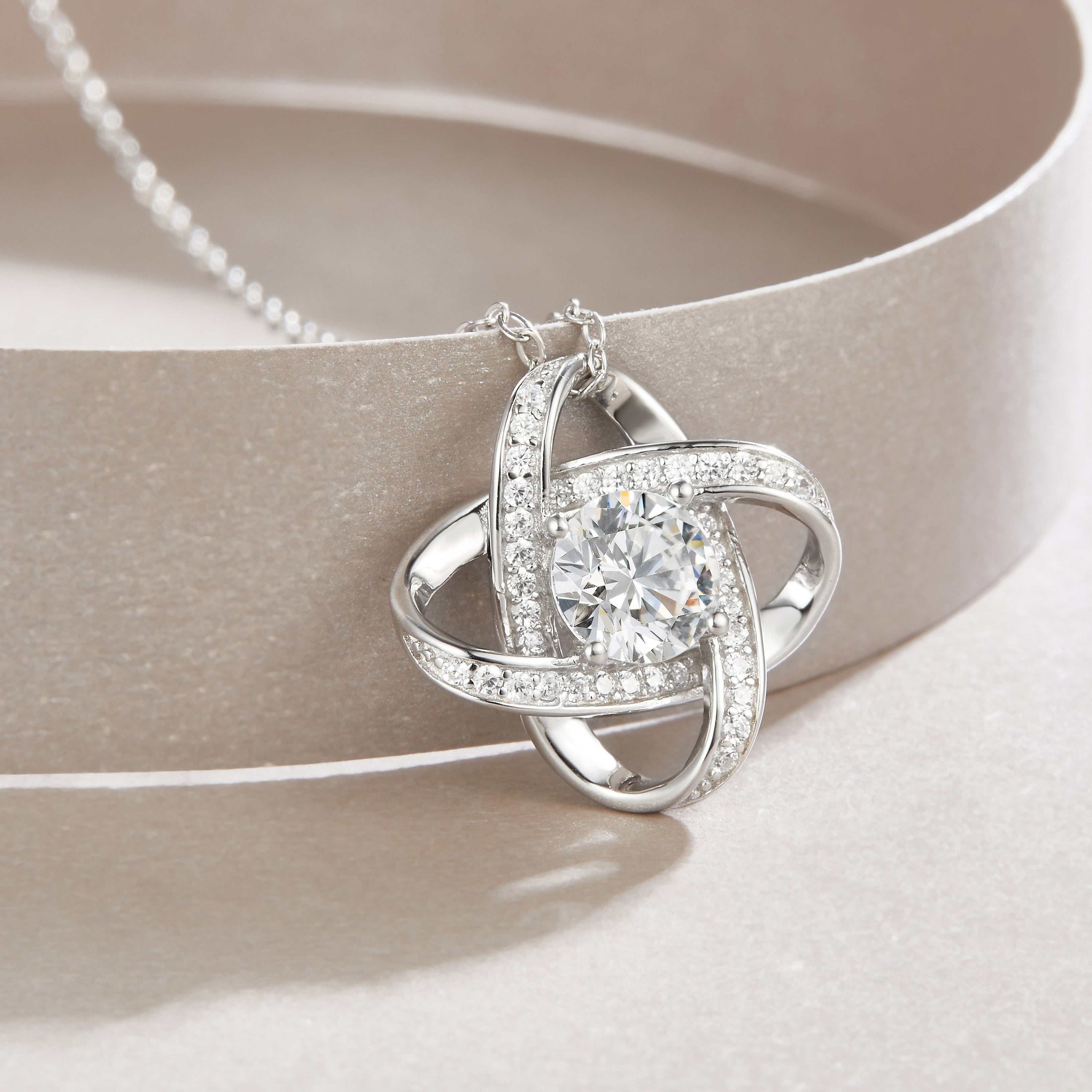 1Reciprocating - A Fashionable And Luxurious Diamond Jewelry Pendant Set With 1-carat Moissanite S925 Sterling Silver And Platinum Plating