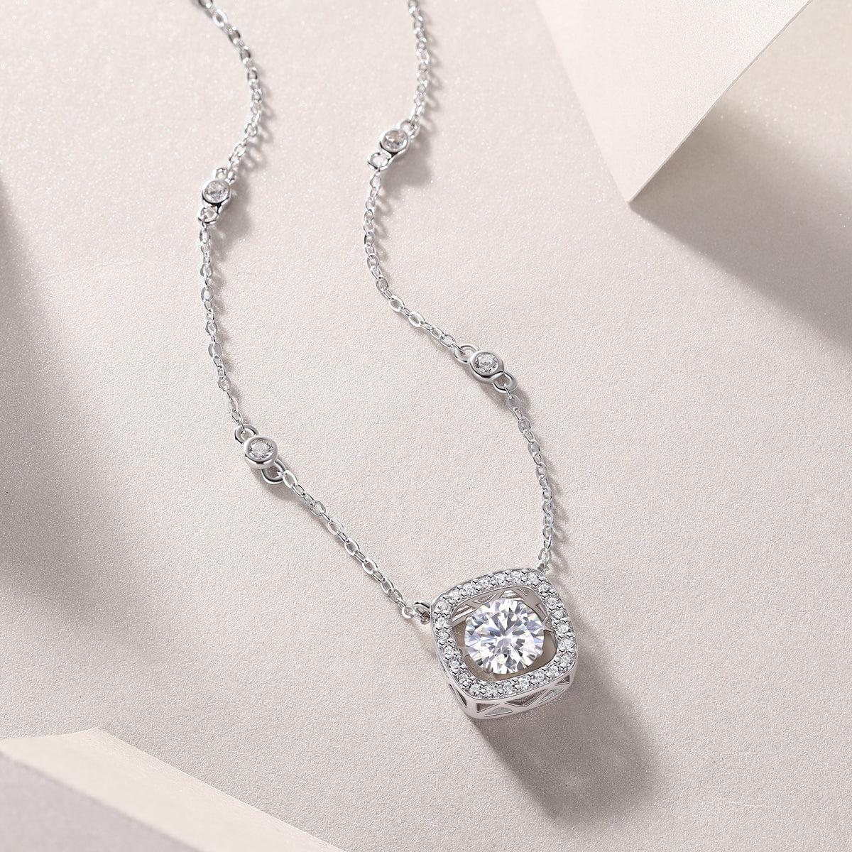 1Sweet - A Fashionable And Luxurious Diamond Jewelry Pendant Set With 1-carat Moissanite S925 Sterling Silver And Platinum Plating