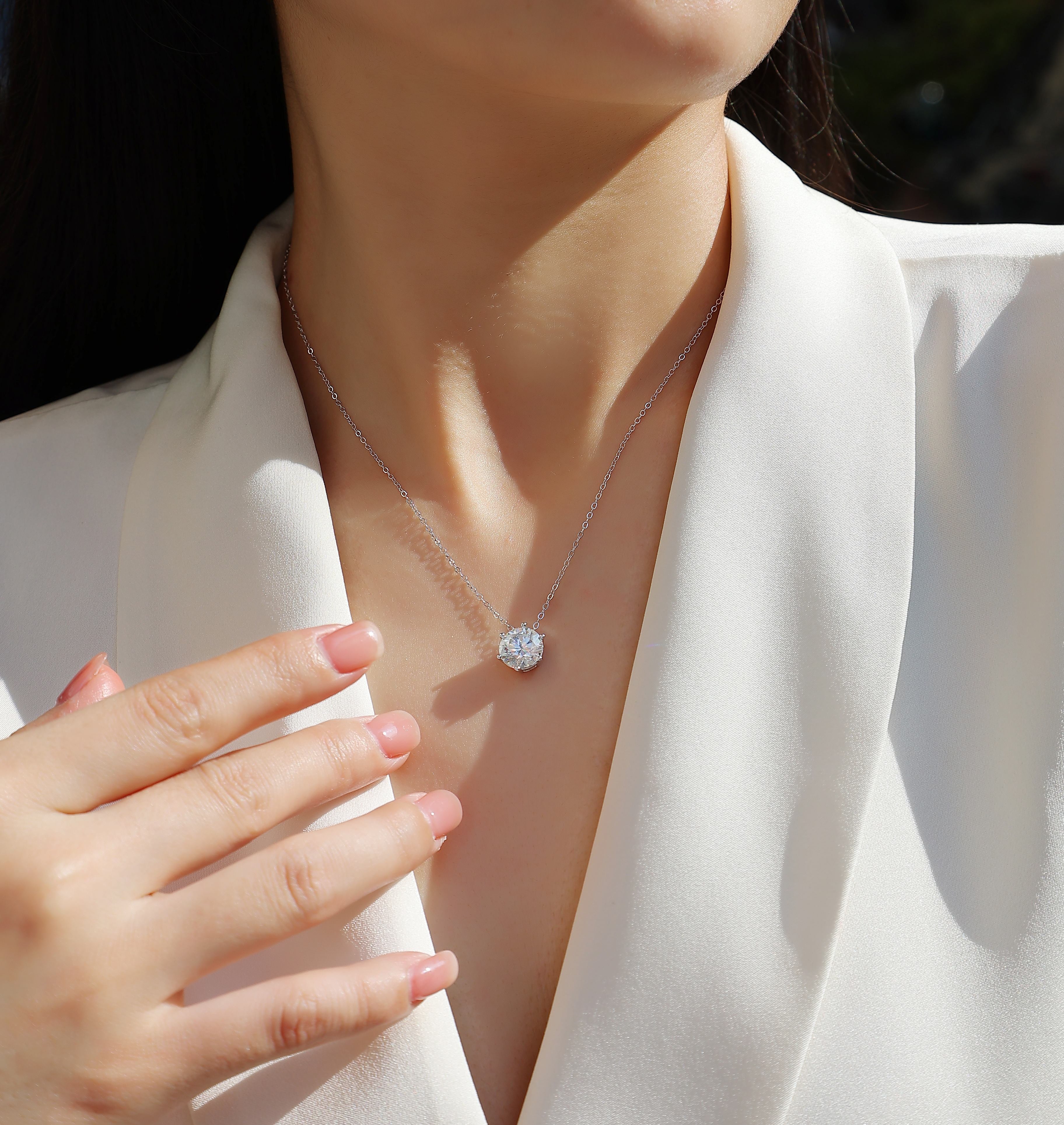 1Afternoon Rose - A Fashionable And Luxurious Diamond Jewelry Pendant Set With 1-carat, 2-carat And 3-carat Moissanite S925 Sterling Silver And Platinum Plating